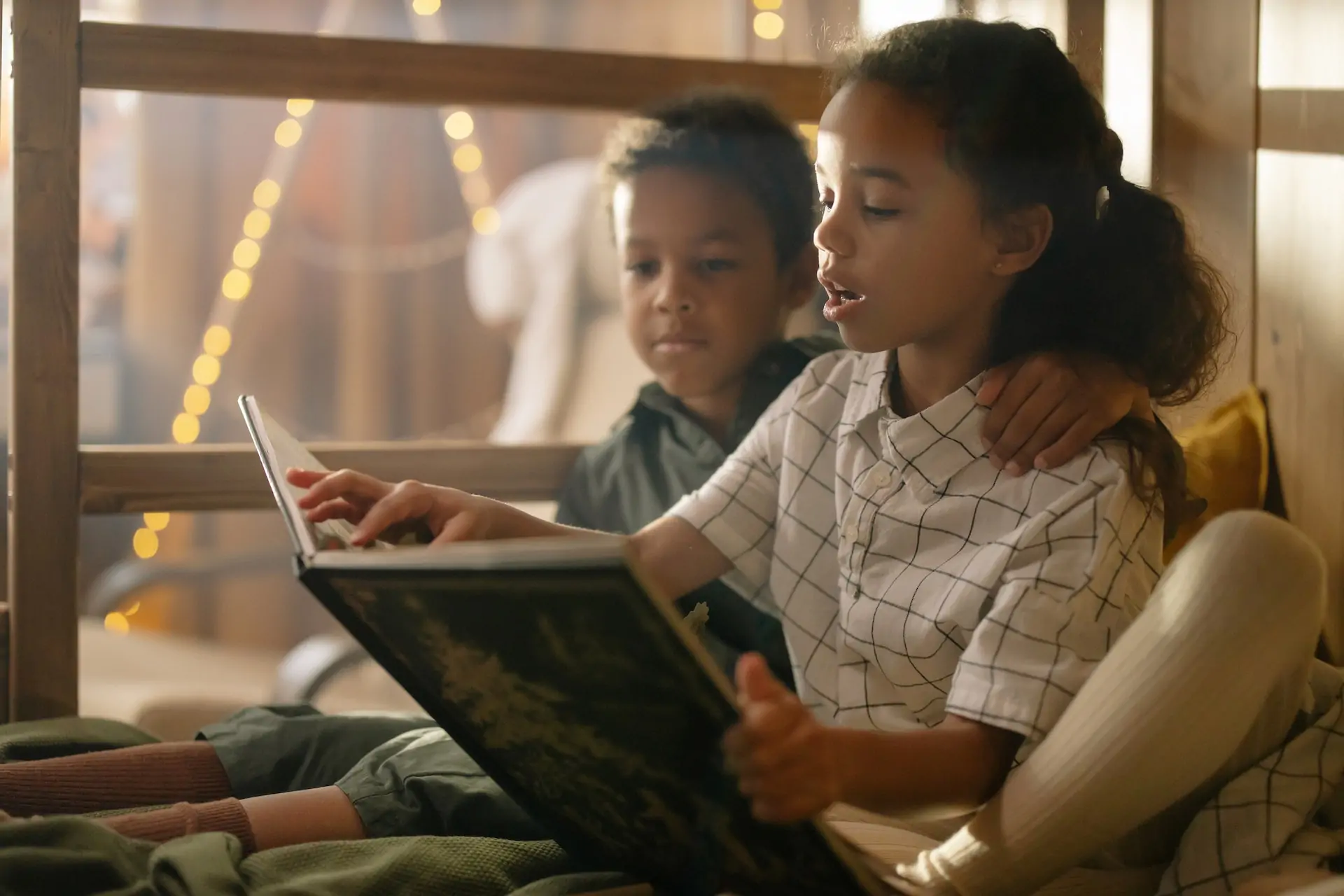 Kids sitting reading together.